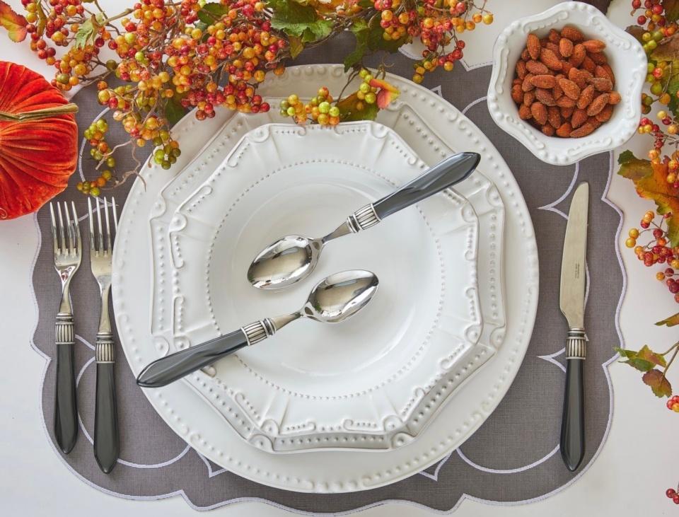 Elevate Your Thanksgiving with Skyros Designs! 🥂🍾